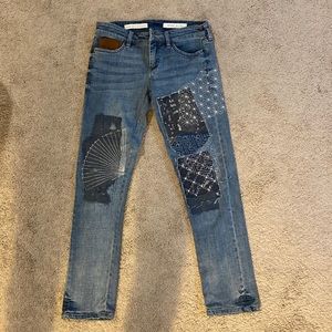 Pilcro embroidered patch jeans size 25 straight leg. Like new